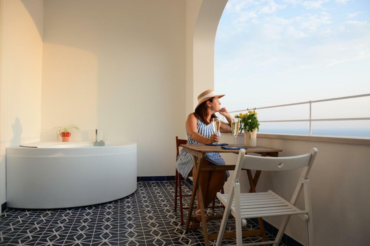 Pezz Pezz Hotel Praiano Bagian luar foto